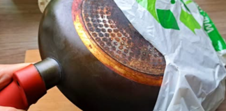 Samo stavite staru, prljavu tavu u plastičnu vrećicu: Zagoreli ostaci će se otopiti u trenu!