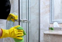 Jedan trik koji koriste hoteli će vam skratiti muke: Staklo tuš-kabine ostaje čisto danima!