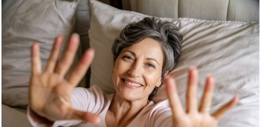 U KOJEM POLOŽAJU TREBA DA SPAVAJU SVE ŽENE STARIJE OD 50 GODINA: Ovo čuva mladolikost i zdravlje, smanjuje bore