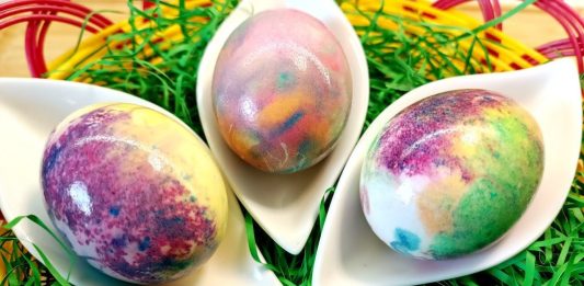 Farbanje jaja folijom je NAJJEDNOSTAVNIJA TEHNIKA: Izgledaju kao umjetnička djela