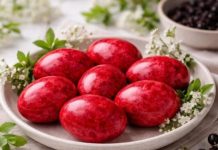 Na OVAJ NAČIN Ruskinje dobijaju NAJLEPŠE CRVENE NIJANSE I EFEKAT MERMERA: Uskršnja jaja izgledaju nestvarno, a tehnika je potpuno prirodna