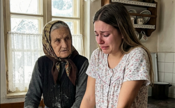 Svekrva joj je dala kecelju, a ona se nasmejala — ali kad je došla kriza, shvatila je šta znači biti žena u kući.