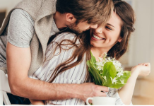 Nije to navika, već opsesija koju ne zna sakriti. Ovih 8 jasnih znakova pokazuje da ste mu stalno u mislima