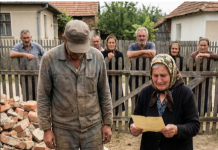 Komšija je hteo da joj sruši staru šupu pred celim selom, a kada je kramp udario u zid i cigle se rasule, zanemeo je pred onim što je video