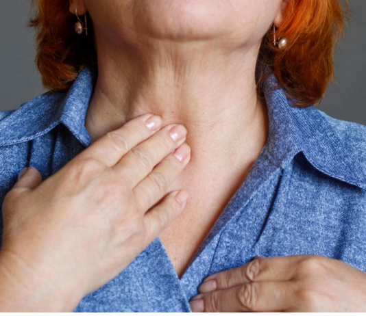 Evo kako zategnuti vrat i podbradak na prirodan način: Žene koje redovno praktikuju ove 3 stvari nemaju naboranu kožu u toj regiji ni posle 50. godine