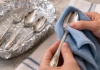 Trik s aluminijskom folijom od 5 minuta koji može učiniti da potamnjeli pribor za jelo ponovo zablista