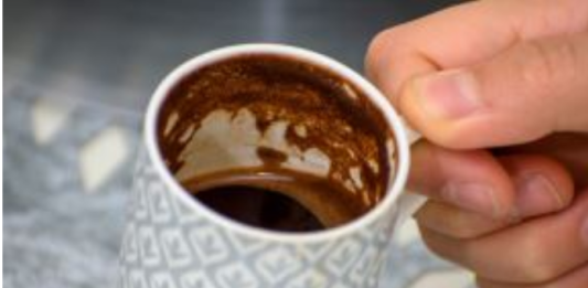 Prva kafa se ne pije čim ustanete: Pomerite ovaj ritual za 60 minuta i gledajte šta se dešava sa vašim telom