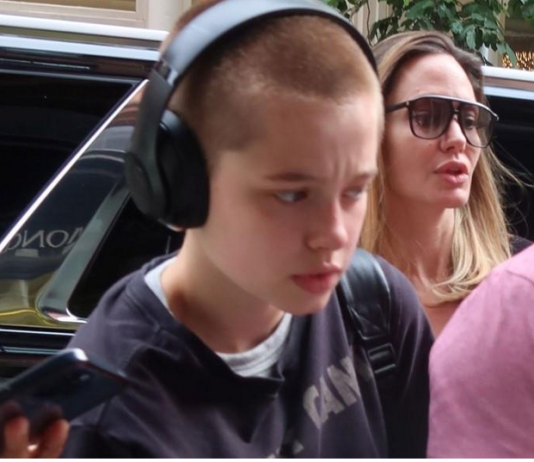 Ošišala se do glave i htela da bude muško, a sad svet ostavila bez teksta: Zbog najnovijeg izgleda ćerke Anđeline Džoli svima pale vilice