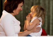 Dijete koje nije imalo dovoljno majčinske ljubavi u životu razvija 10 loših osobina, a jedna je najgora