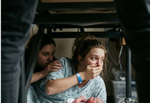 Kada Je Moj Muž Umro, Moji Roditelji Su Me Ignorirali—Zatim Su Se Vratili Po Polovicu Nasljedstva Dok Im Moja Kći Nije Predala Istinu