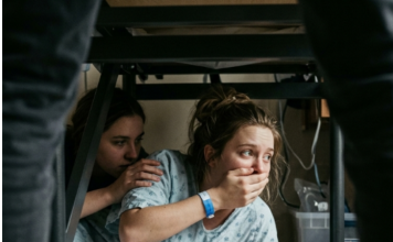 Kada Je Moj Muž Umro, Moji Roditelji Su Me Ignorirali—Zatim Su Se Vratili Po Polovicu Nasljedstva Dok Im Moja Kći Nije Predala Istinu