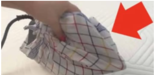 Novi način čišćenja madraca MIJENJA PRAVILA IGRE: Samo uzmite peglu, stari peškir i vaš stari madrac će izgledati kao nov!