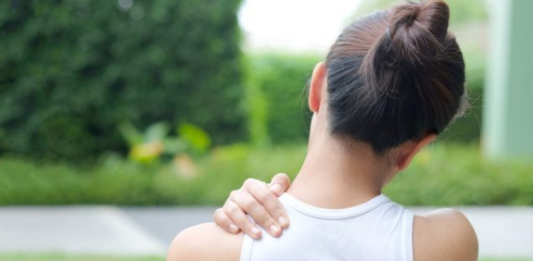 Nisu krivi geni i posao: Ako vas često bole ramena, evo koji emocionalni teret zapravo nosite na duši