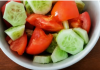 SVI IH MIJEŠAMO U SALATAMA, STRUČNJACI UPOZORAVAJU: Krastavce i paradajz nikada ne biste smjeli jesti ZAJEDNO u ISTOJ salati, EVO ZAŠTO!