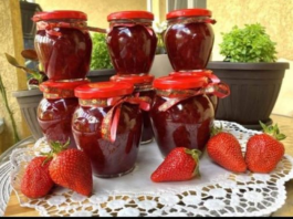 NAJBOLJI STARINSKI RECEPT ZA DŽEM OD JAGODA KOJEG SVI OBOŽAVAJU: Pravi se za POLA SATA i potrebna su vam samo 3 SASTOJKA