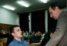 Student šutnuo prosjaka ispred fakulteta: Kad je ušao u amfiteatar, zaledio se od šoka