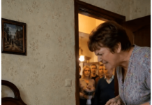 Spavala sam sa temperaturom od 39,5 stepeni kada me je svekrva polila hladnom vodom i naredila mi da ustanem i dočekam goste – a tada sam uradila nešto što niko nije očekivao… 🫣😲